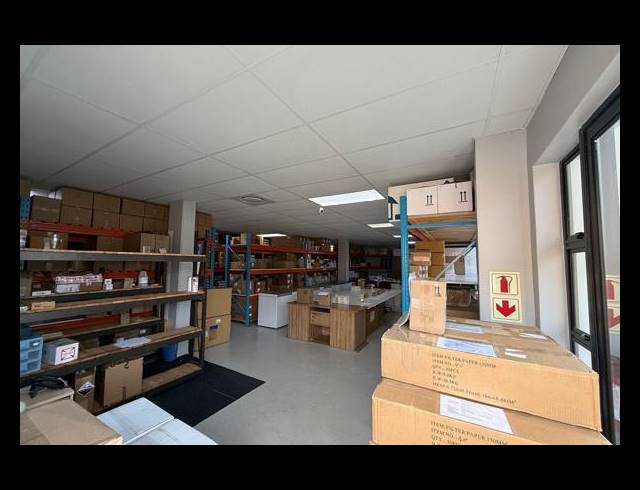 347M² BUILDING FOR SALE IN ALLEN'S NEK